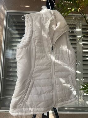 Women's White Faux-Fur Trim Quilted Vest